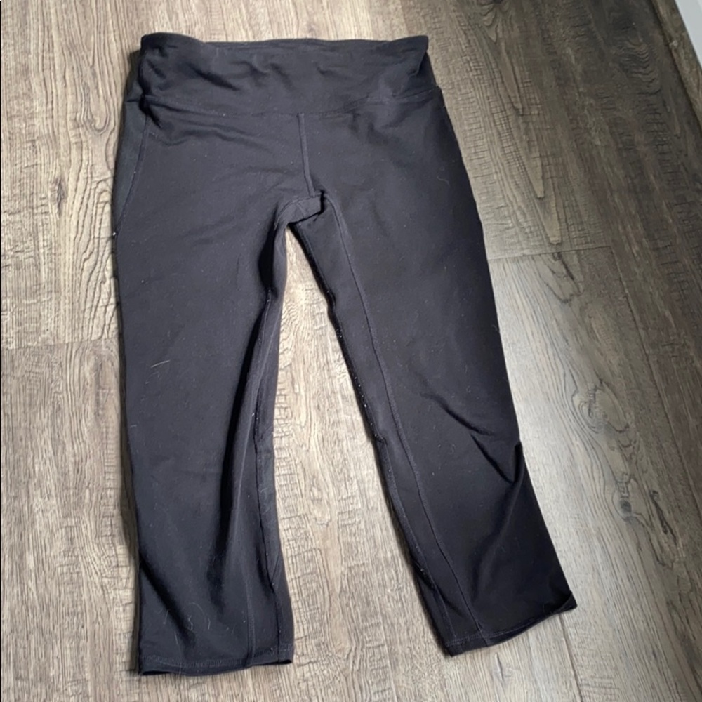Black cropped leggings